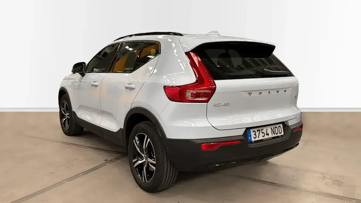 Usado Volvo XC40 Plus 163 CV (119 kW) 2025 Negro SUV