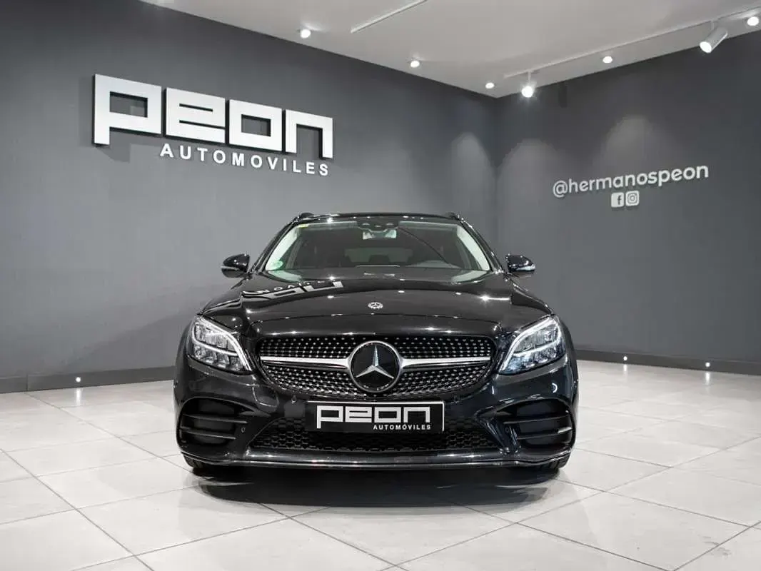 Usado Mercedes C220 194 CV (142 kW) 2018 Negro Familiar