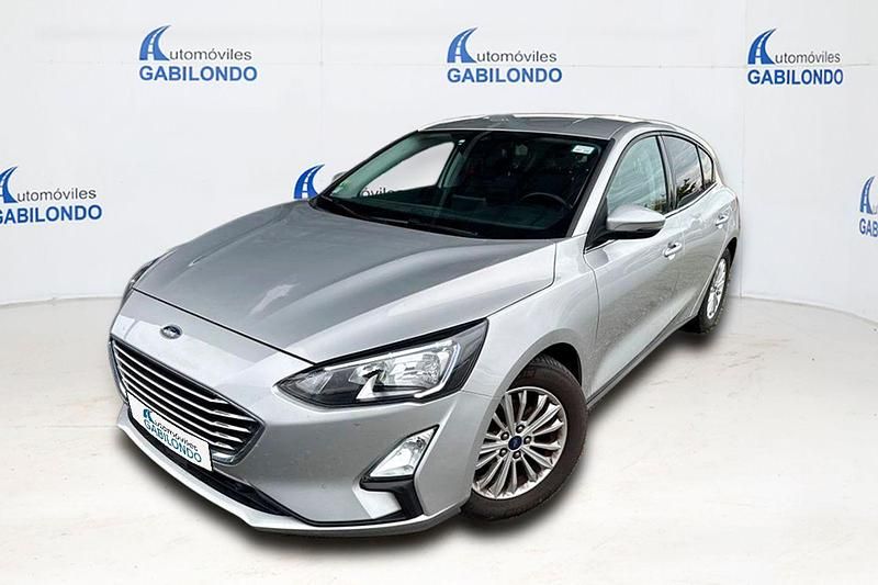 Gris / plata Usado 2021 Ford Focus Titanium Berlina | 15.900 € (Un poco caro) - Imagen 1/4