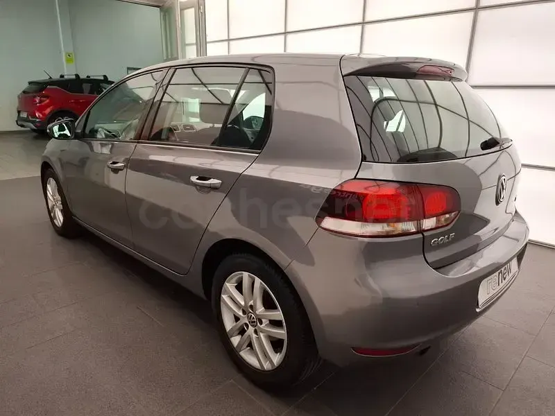 Usado VW Golf VII Advance 105 CV (77 kW) 2012 Gris / plata Berlina