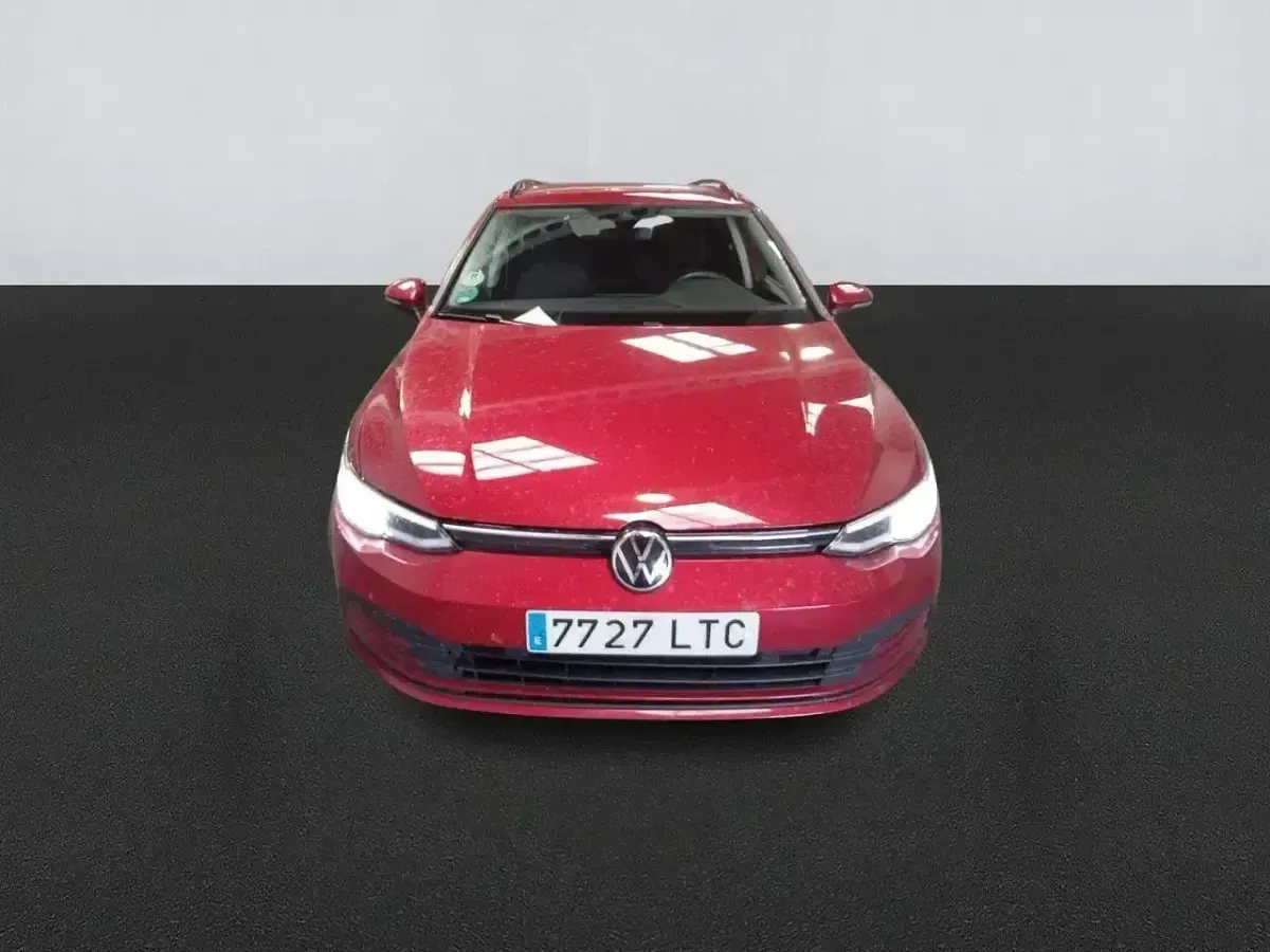 Usado VW Golf VIII Life 116 CV (85 kW) 2021 Rojo Familiar
