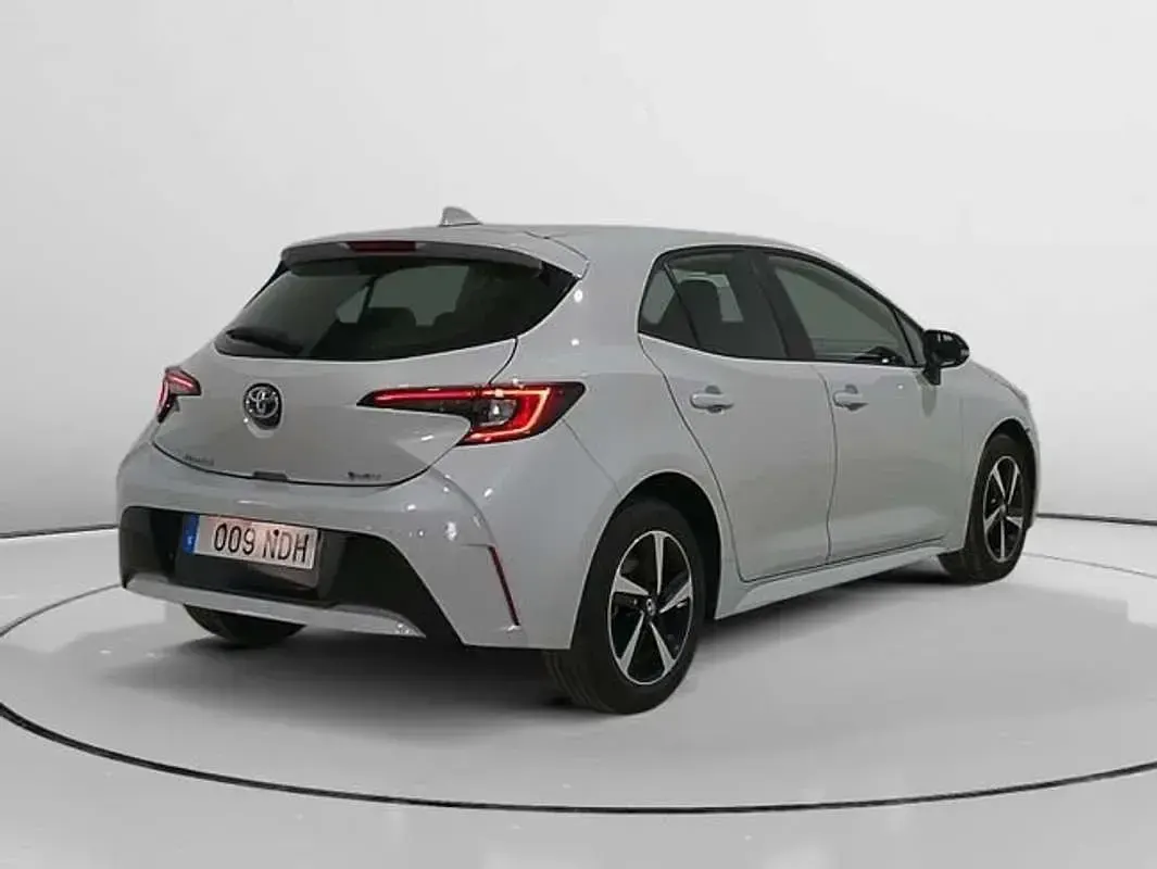 Usado Toyota Corolla Business Edition 140 CV (102 kW) 2025 Gris Utilitario