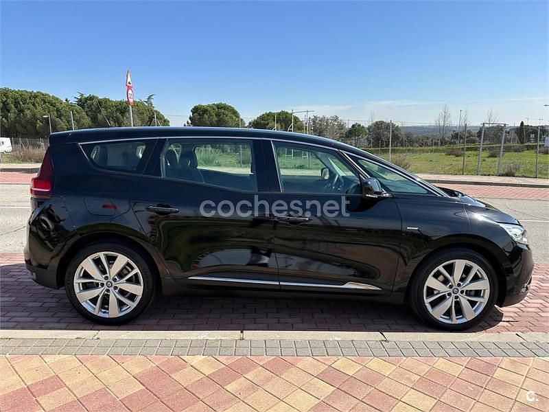 Usado Renault Scénic IV Zen 120 CV (88 kW) 2019 Negro Monovolumen