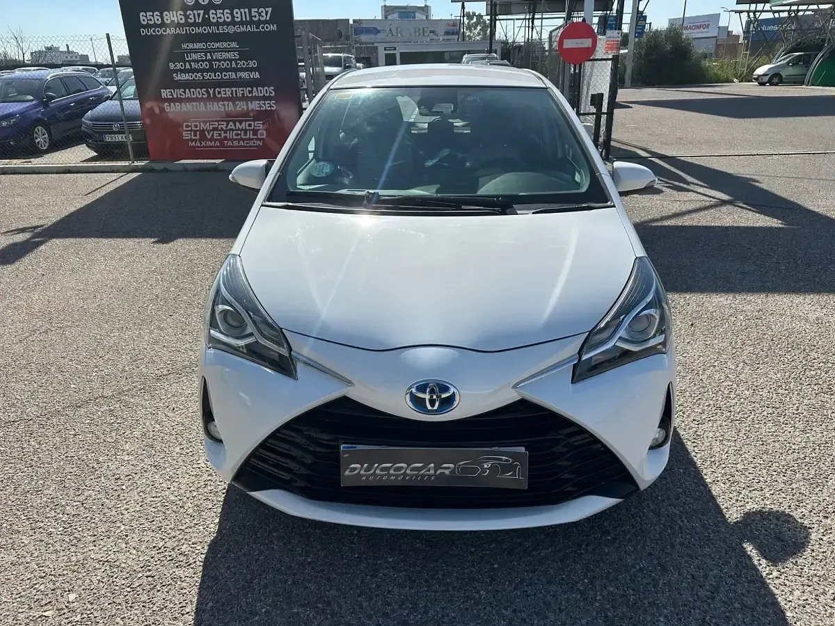Usado Toyota Yaris Hybrid Active 116 CV (85 kW) 2020 Blanco Berlina