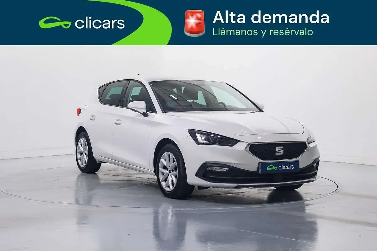 Usado Seat Leon Style 110 CV (80 kW) 2022 Blanco Utilitario
