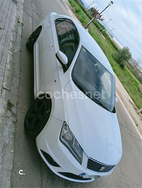 Usado Seat Toledo Reference 105 CV (77 kW) 2013 Blanco Utilitario