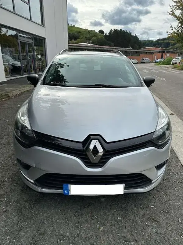 Usado Renault Clio Business 75 CV (55 kW) 2017 Gris Familiar