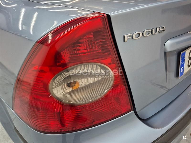 Usado Ford Focus Trend 90 CV (66 kW) 2006 Azul Berlina