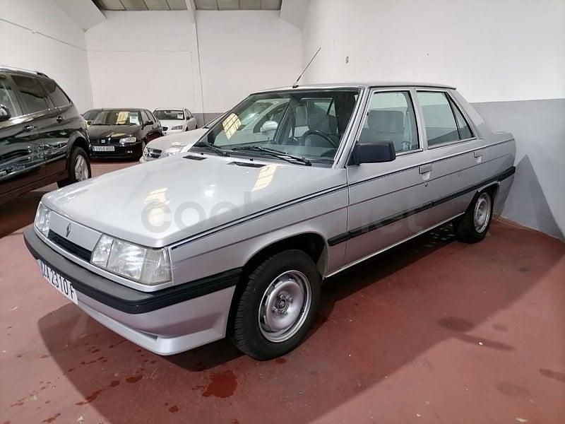 Usado Renault R9 60 CV (44 kW) 1988 Gris / plata Berlina