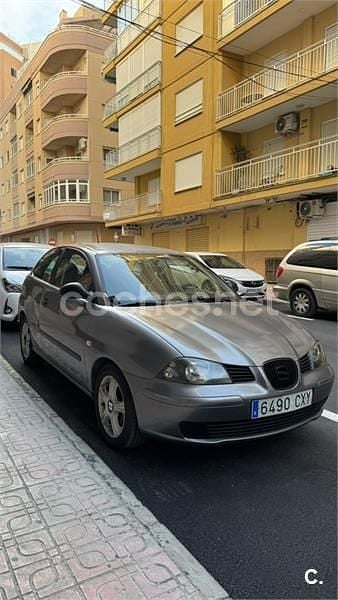 Usado Seat Ibiza Stella 75 CV (55 kW) 2004 Gris / plata Utilitario