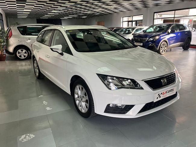 Usado Seat Leon 4Drive 150 CV (110 kW) 2018 Blanco Familiar