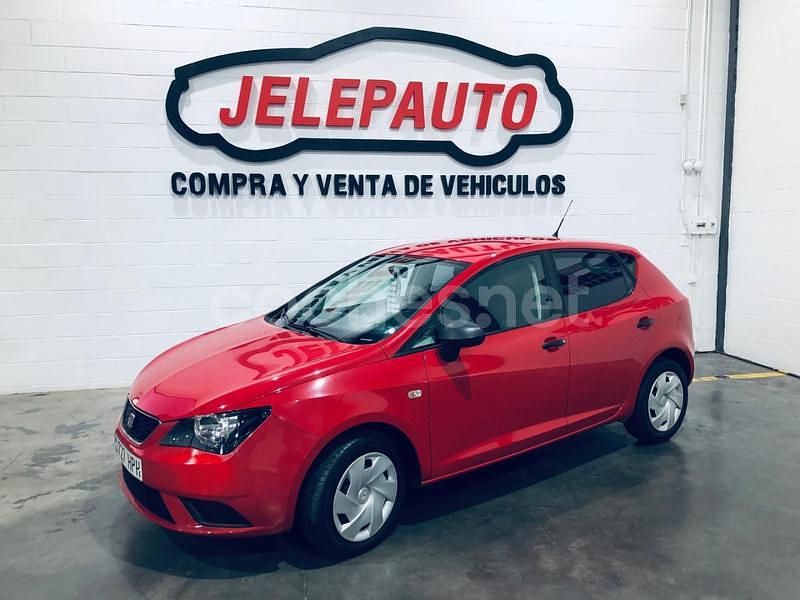 Usado Seat Ibiza Reference 90 CV (66 kW) 2013 Rojo Berlina