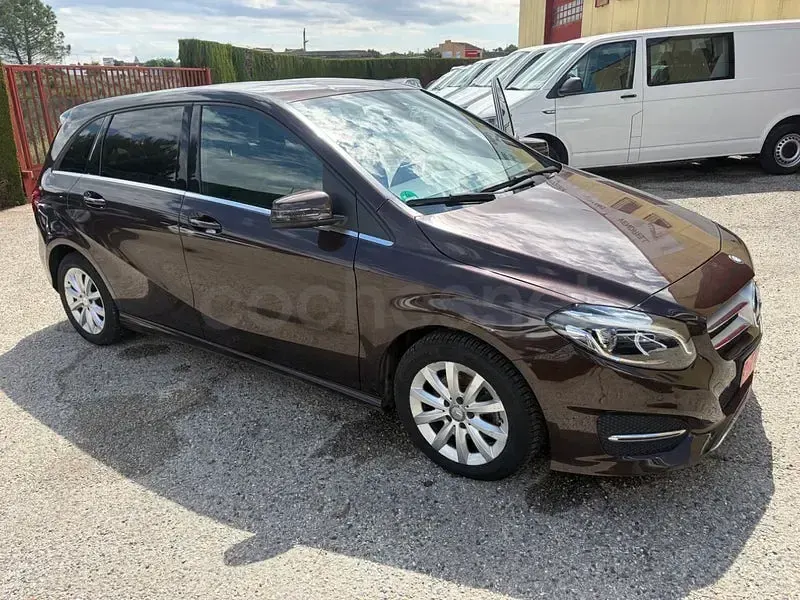 Usado Mercedes B200 136 CV (100 kW) 2017 Marrón Utilitario