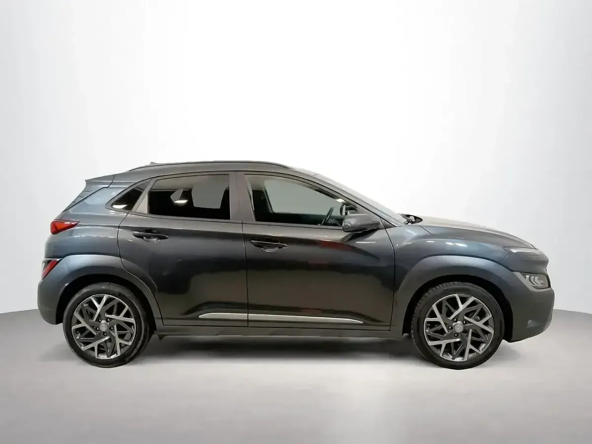 Usado Hyundai Kona Style 141 CV (103 kW) 2022 Gris SUV
