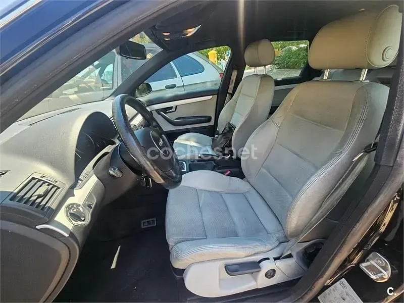 Usado Audi A4 Sport 130 CV (95 kW) 2004 Negro Familiar
