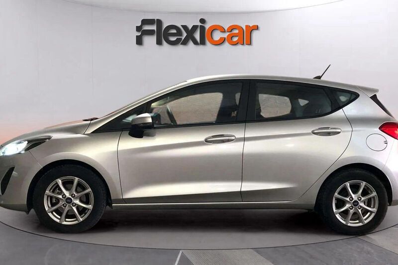 Usado Ford Fiesta Trend 75 CV (55 kW) 2021 Gris Utilitario