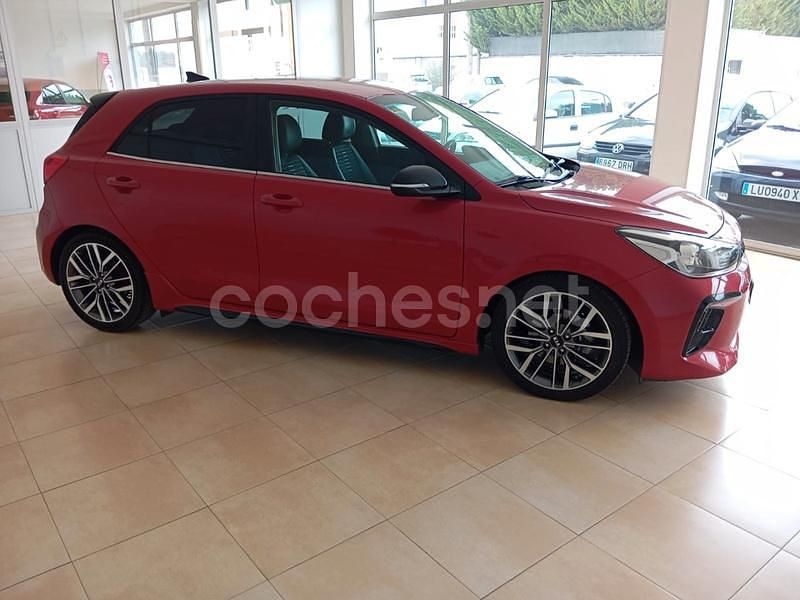 Usado Kia Rio GT-Line 120 CV (88 kW) 2020 Granate Berlina
