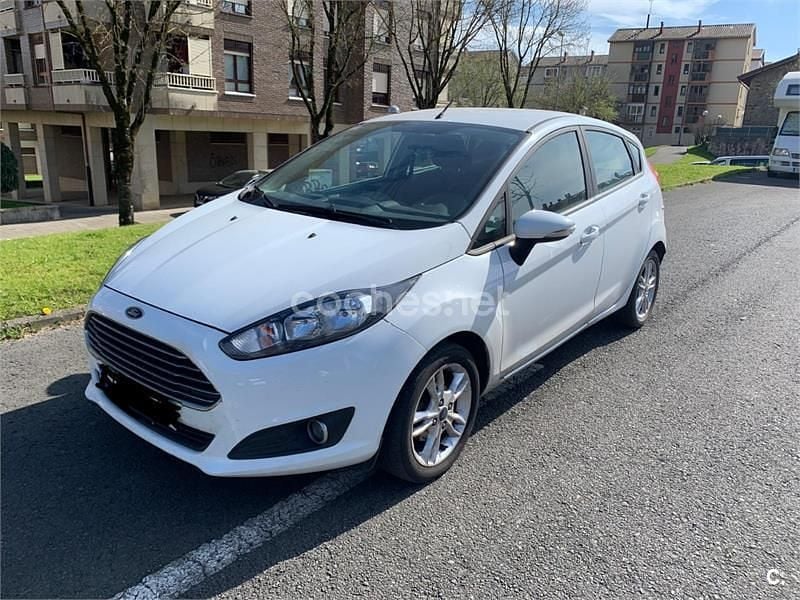 Usado Ford Fiesta Trend 95 CV (69 kW) 2015 Blanco Berlina