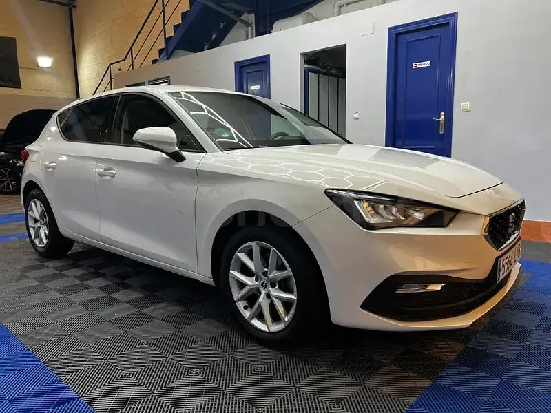 Usado Seat Leon Style 115 CV (84 kW) 2022 Blanco Berlina