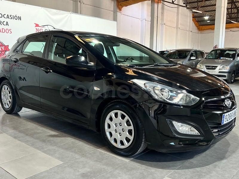 Usado Hyundai i30 90 CV (66 kW) 2013 Negro Berlina