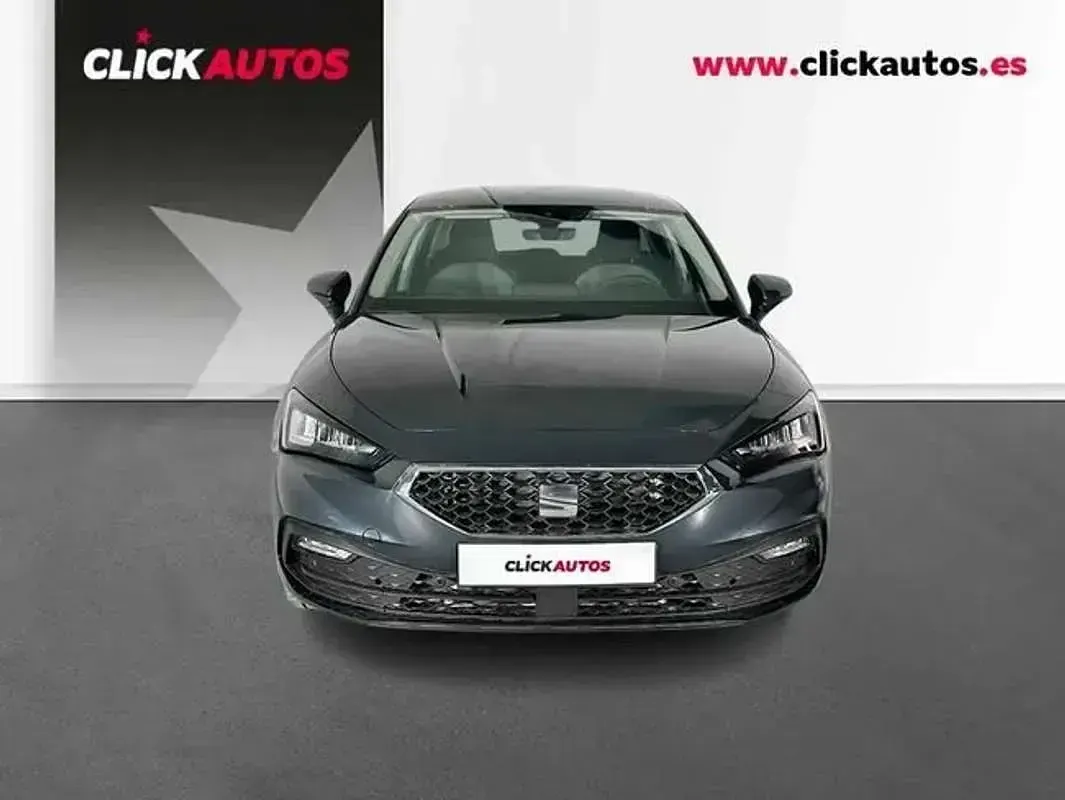 Käytetty Seat Leon Style 116 HP (85 kW) 2025 Harmaa Sedan