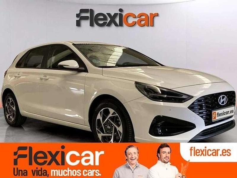 Usado Hyundai i30 120 CV (88 kW) 2024 Blanco Berlina