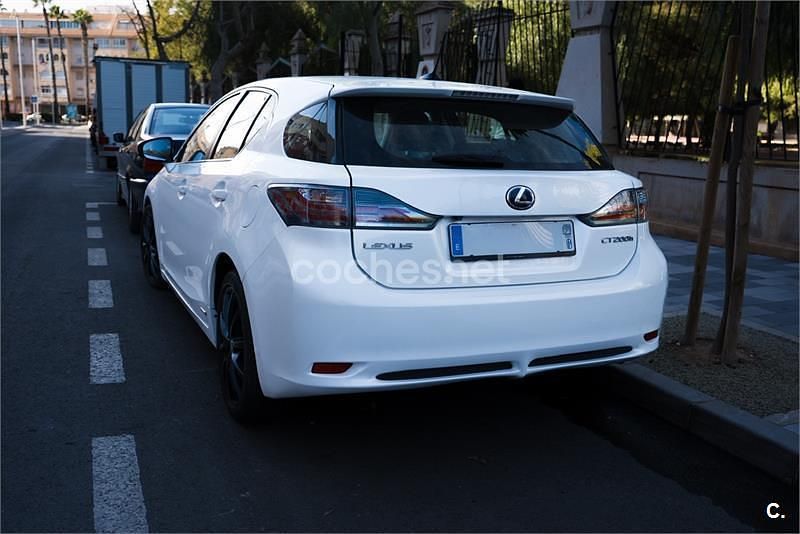 Usado Lexus CT200h 136 CV (100 kW) 2013 Blanco Berlina