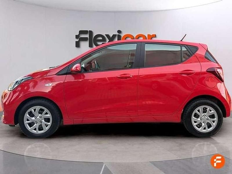 Usado Hyundai i10 67 CV (49 kW) 2019 Rojo Utilitario