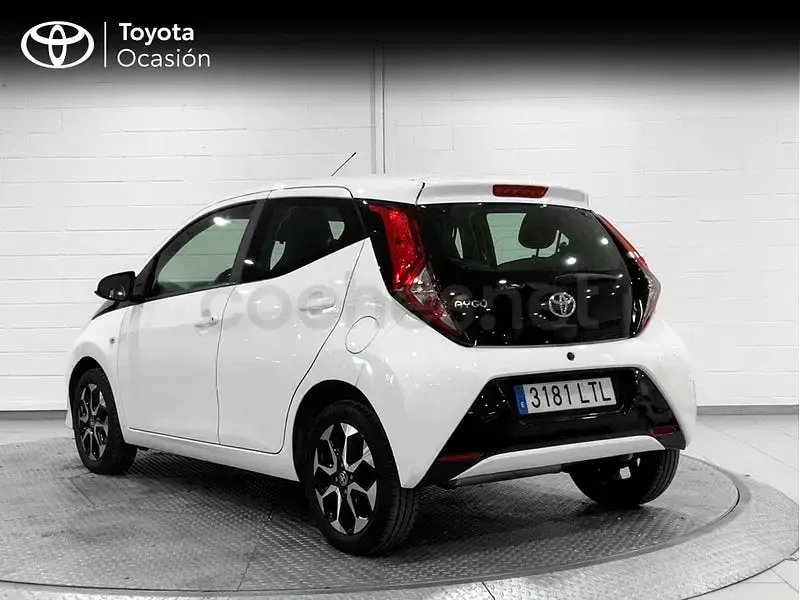 Usado Toyota Aygo X-play 72 CV (52 kW) 2021 Blanco Utilitario
