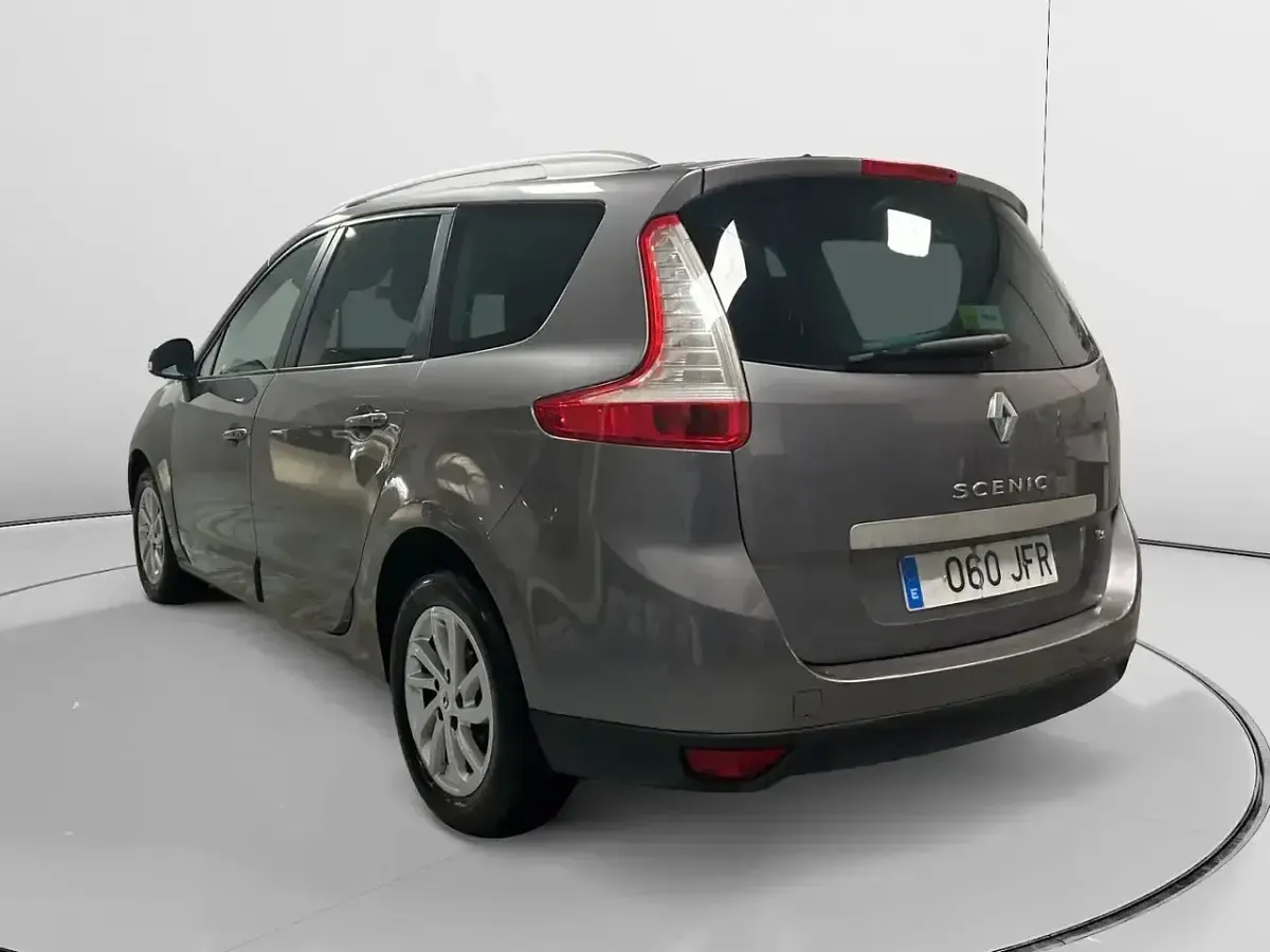 Usado Renault Scénic 115 CV (84 kW) 2015 Gris Monovolumen