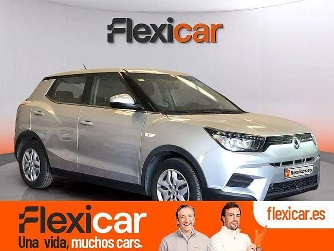 Gris Usado 2016 Ssangyong (KGM) Tivoli SUV | 9990 € (Precio justo) - Imagen 1/4