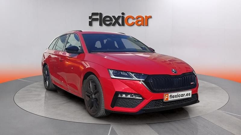 Usado Skoda Octavia RS 245 CV (180 kW) 2024 Rojo Familiar