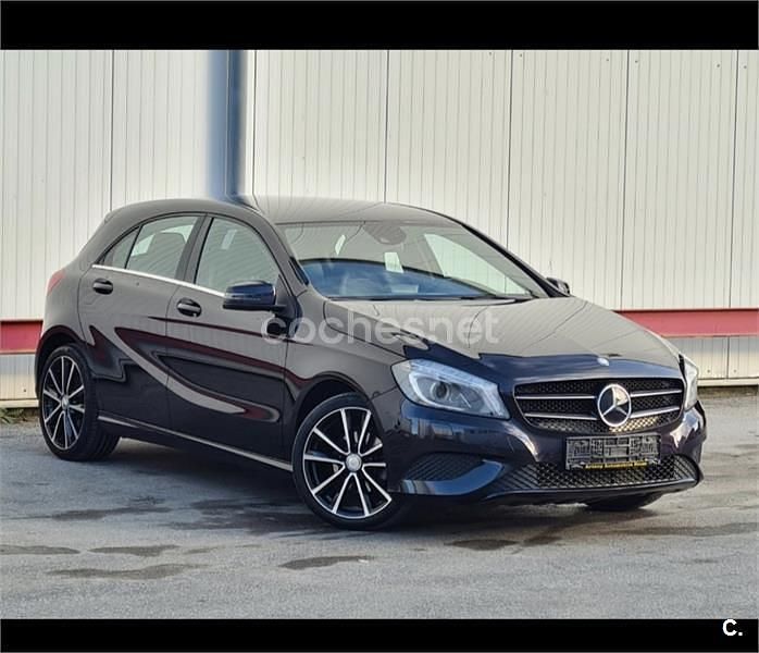 Usado Mercedes A180 Urban 109 CV (80 kW) 2015 Violeta / lila Berlina