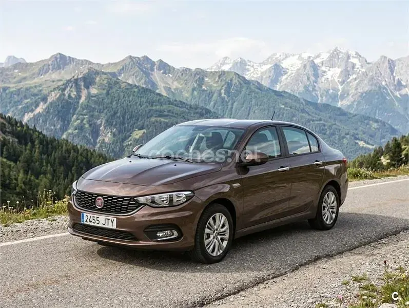 Usado Fiat Tipo Lounge 95 CV (69 kW) 2017 Marrón Berlina