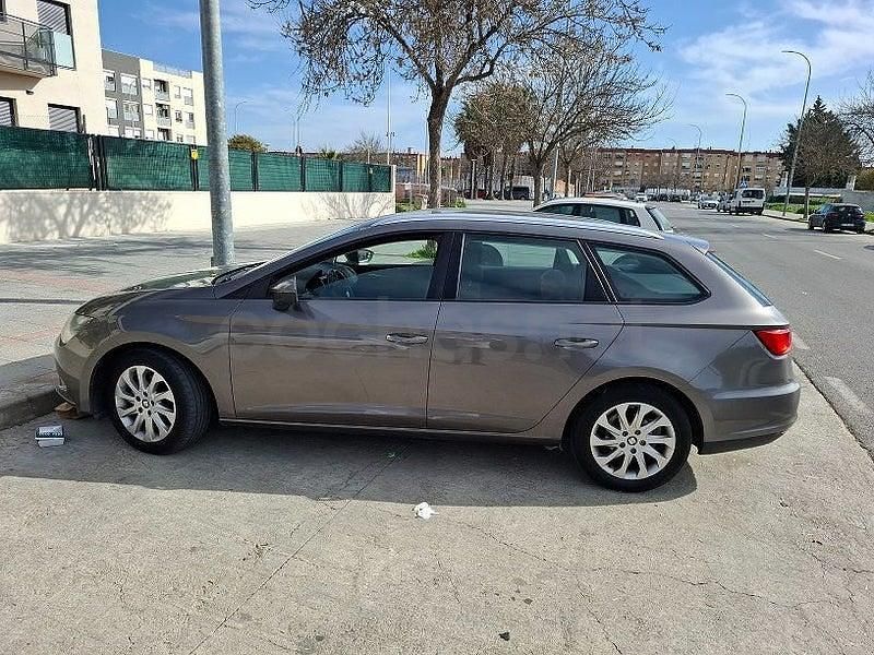 Usado Seat Leon Reference 110 CV (80 kW) 2016 Gris / plata Familiar