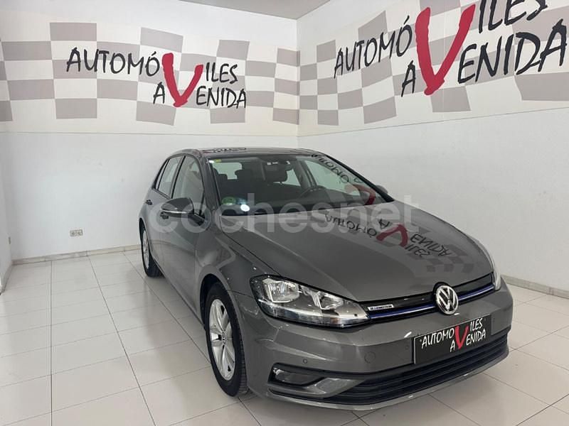 Gris / plata Usado 2020 VW Golf VIII Edition Berlina | 19.995 € (Precio justo) - Imagen 1/4