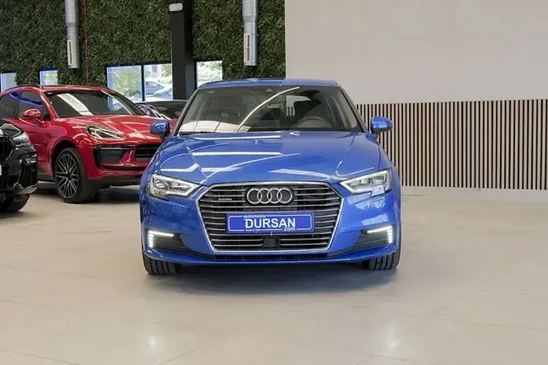 Usado Audi A3 Premium 204 CV (150 kW) 2020 Azul Berlina