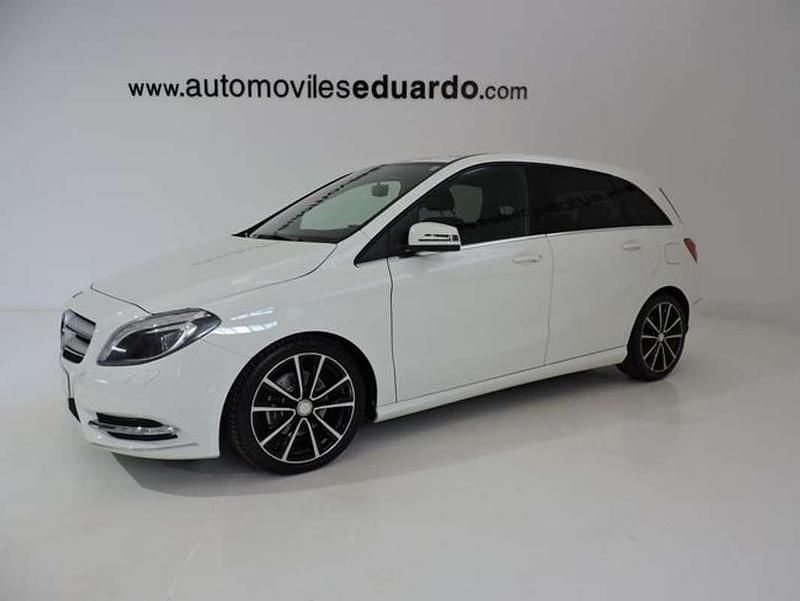 Usado Mercedes B180 109 CV (80 kW) 2014 Blanco Monovolumen