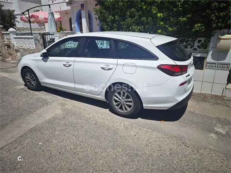 Usado Hyundai i30 110 CV (80 kW) 2017 Blanco Familiar