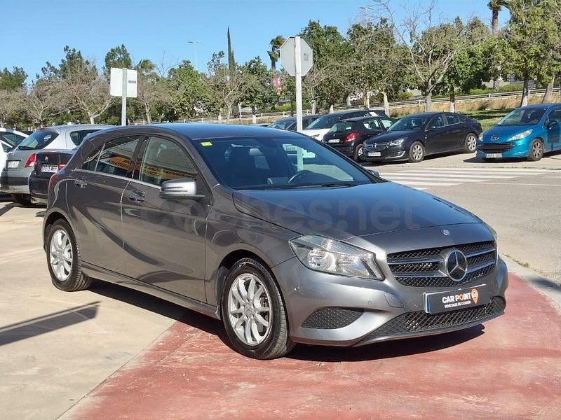 Usado Mercedes A180 Style 122 CV (89 kW) 2015 Gris / plata Berlina