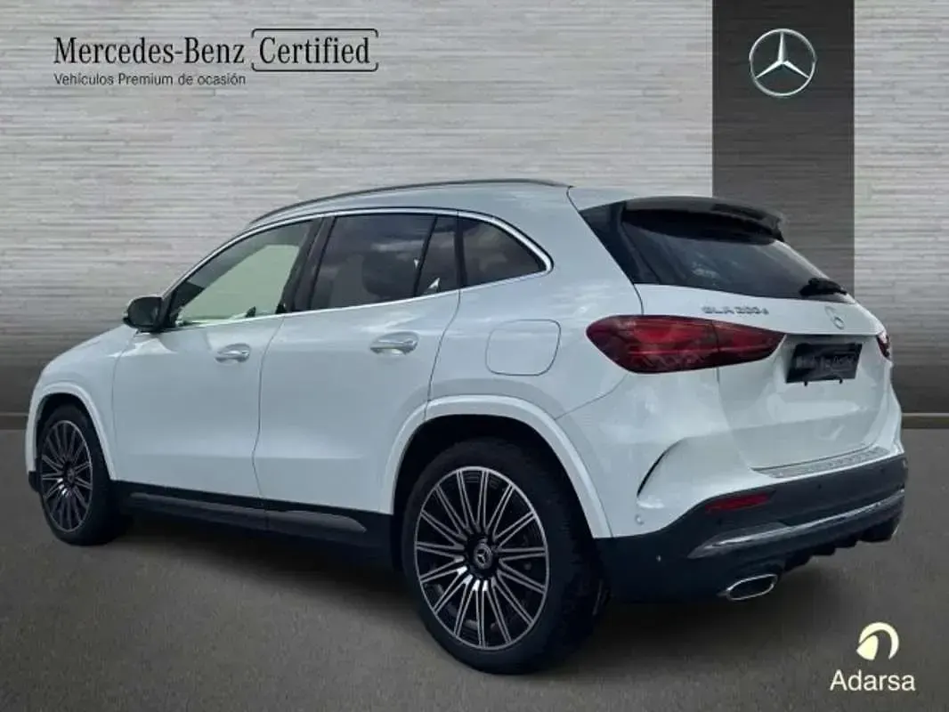 Usado Mercedes GLA200 150 CV (110 kW) 2025 SUV