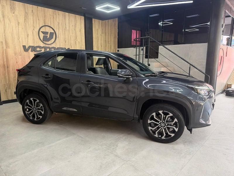 Usado Toyota Yaris Cross Active 116 CV (85 kW) 2023 Gris / plata SUV