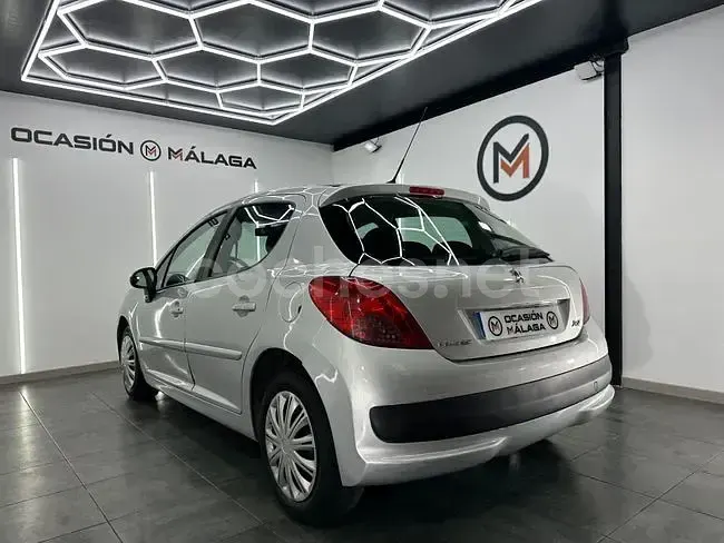 Usado Peugeot 207 70 CV (51 kW) 2007 Gris / plata Berlina