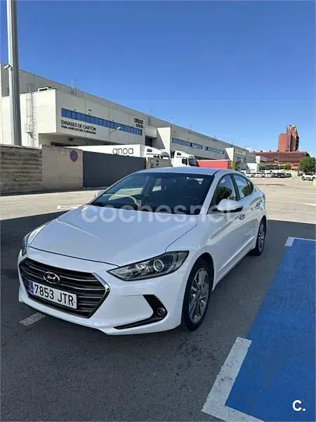 Usado Hyundai Elantra 132 CV (97 kW) 2016 Blanco Berlina