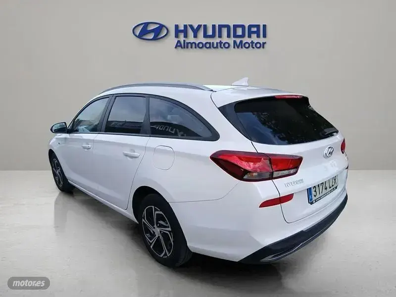 Usado Hyundai i30 120 CV (88 kW) 2022 Blanco Familiar