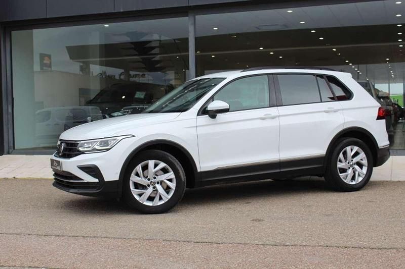 Usado VW Tiguan Life 150 CV (110 kW) 2021 Blanco SUV