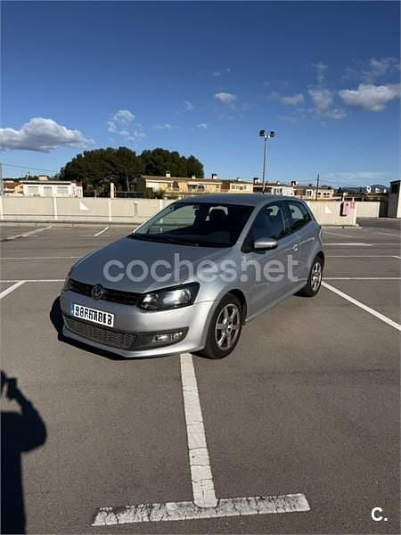 Usado VW Polo Advance 90 CV (66 kW) 2012 Gris / plata Utilitario