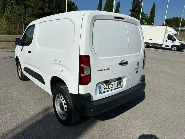 Usado Peugeot Partner Premium 130 CV (95 kW) 2022 Blanco Monovolumen