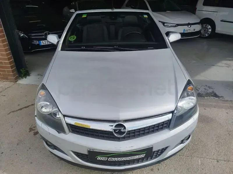 Usado Opel Astra Cabriolet Enjoy 150 CV (110 kW) 2007 Gris / plata Descapotable