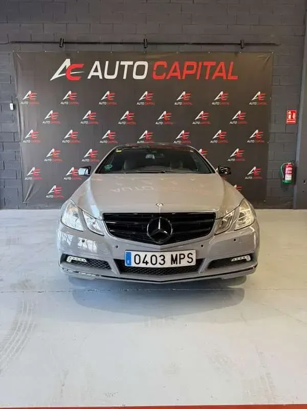 Usado Mercedes E250 204 CV (150 kW) 2010 Gris Coupe